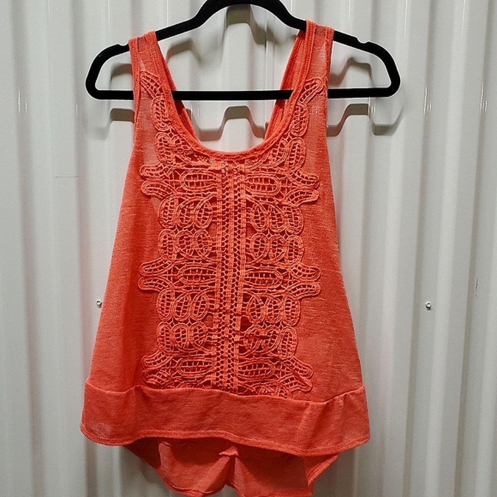In mystery bundle NWT TAYLOR & SAGE lacy racerback high low tank top - Picture 1 of 3